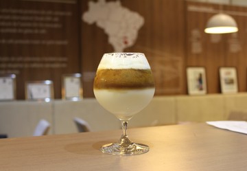 White and Coffee Brew